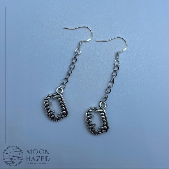 Vampire Teeth Earrings - Picture 3 of 3